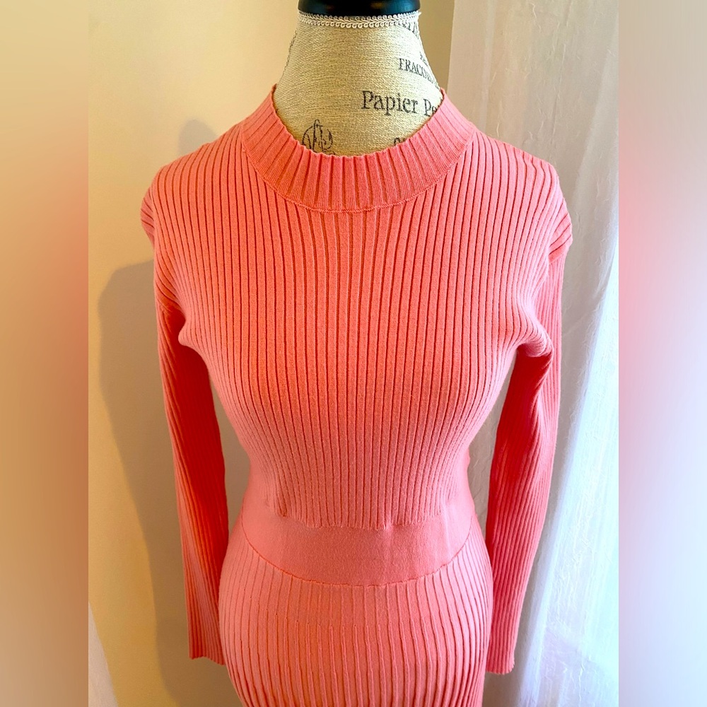 Pink knitted long sleeve fitted dress